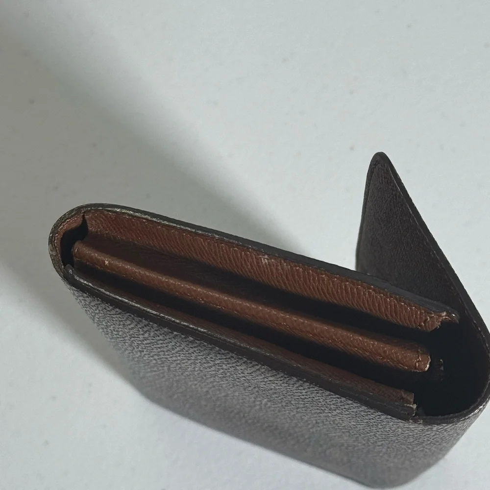AUTHENTIC Louis Vuitton Monogram Wallet